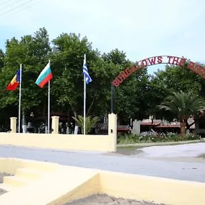 Отель Roses Bungalows